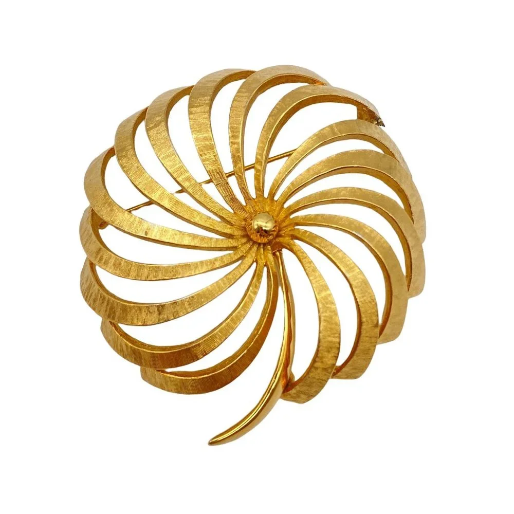 Vintage Monet‎ gold tone pin wheel brooch lapel pin flower